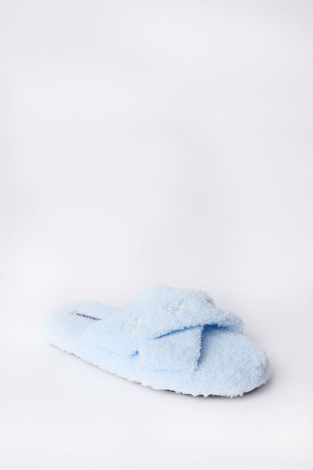 Pantoufles en bouclée pelucheuse croisées avec broderie Pantoufles en bouclée pelucheuse croisées avec broderie