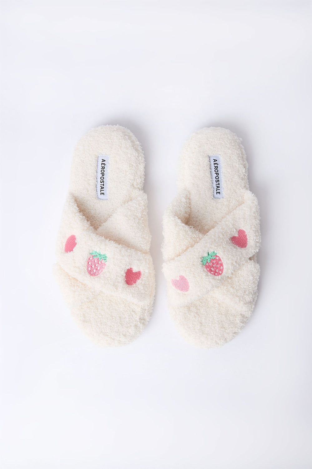 Pantoufles en bouclée pelucheuse croisées avec broderie Pantoufles en bouclée pelucheuse croisées avec broderie