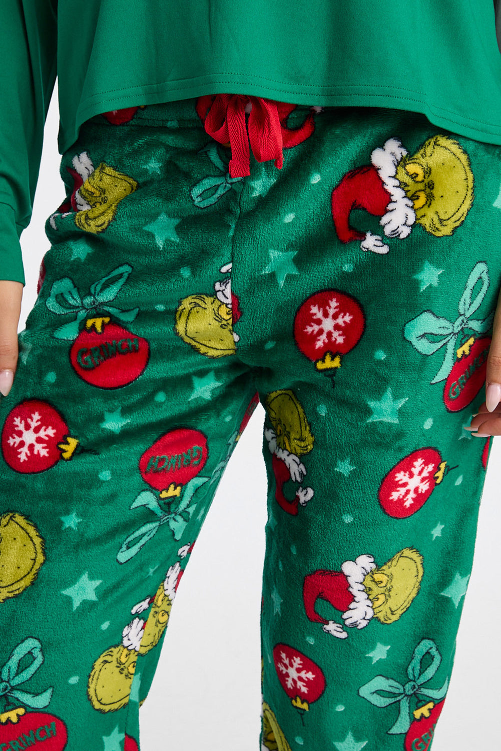 Ensemble de pyjama 2 pièces imprimé Merry Grinchmas Ensemble de pyjama 2 pièces imprimé Merry Grinchmas