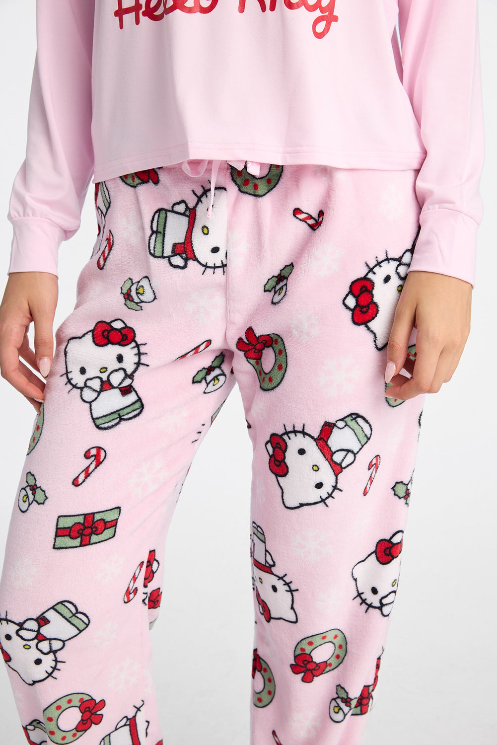 Ensemble de pyjama 2 pièces imprimé flocon de neige Hello Kitty Ensemble de pyjama 2 pièces imprimé flocon de neige Hello Kitty