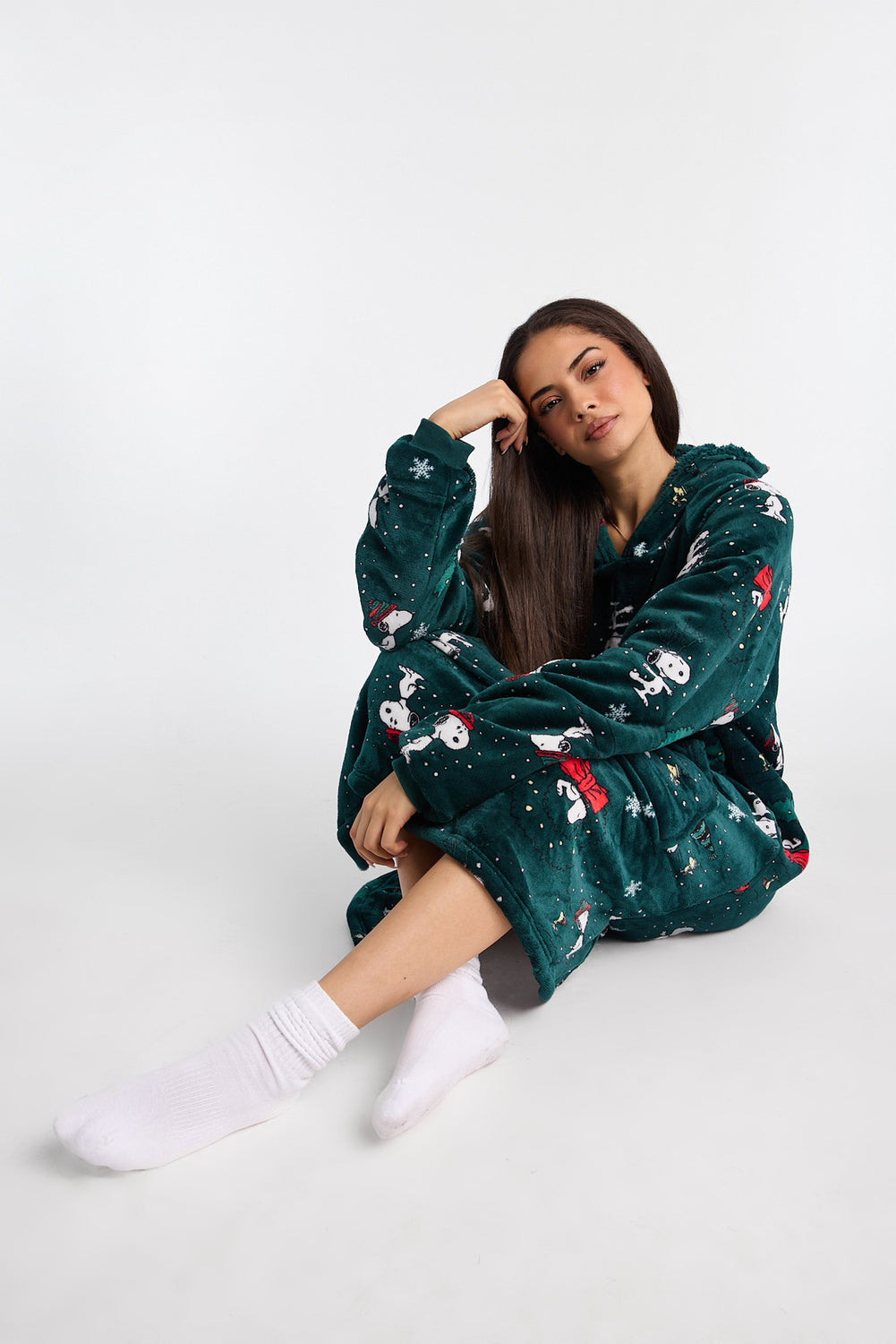 Haut à capuchon couverture imprimé couronne de Noël Peanuts Snoopy Haut à capuchon couverture imprimé couronne de Noël Peanuts Snoopy