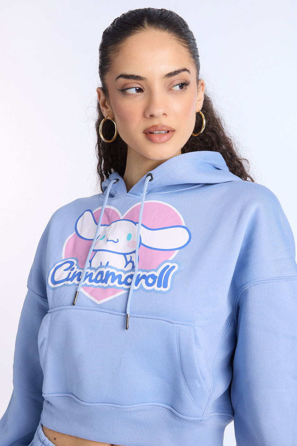 Haut à capuchon à coupe courte imprimé Cinnamoroll Haut à capuchon à coupe courte imprimé Cinnamoroll - West49