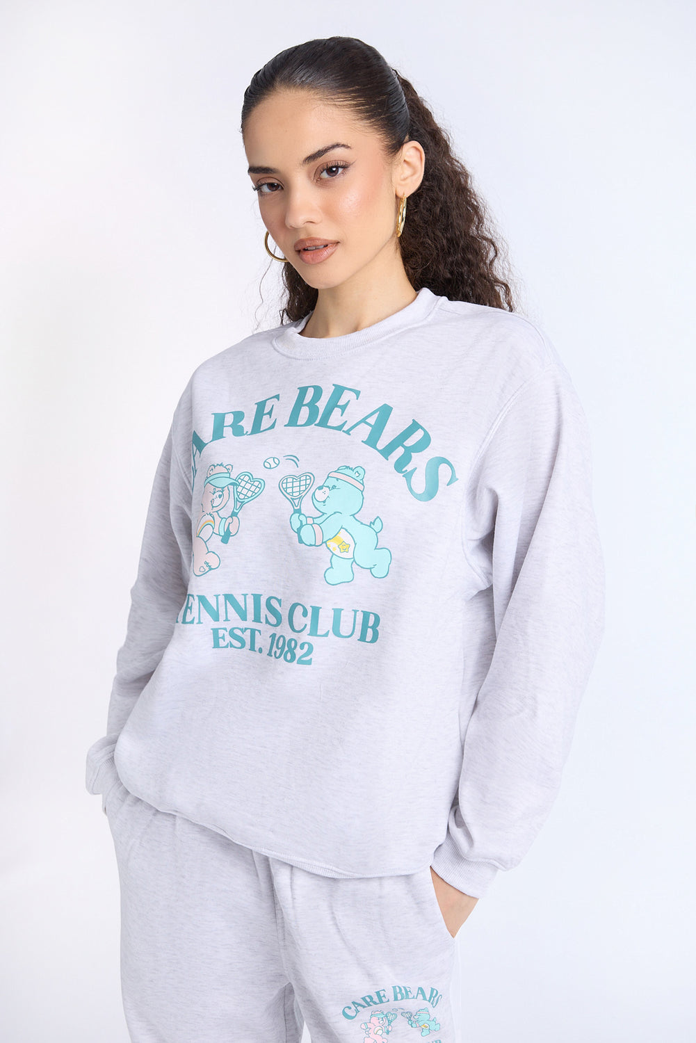 Sweatshirt à col ras du cou imprimé Care Bears Tennis Club Sweatshirt à col ras du cou imprimé Care Bears Tennis Club - West49