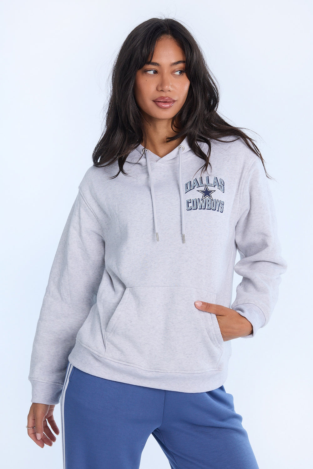 Haut à capuchon coupe boyfriend imprimé Dallas Cowboys Haut à capuchon coupe boyfriend imprimé Dallas Cowboys