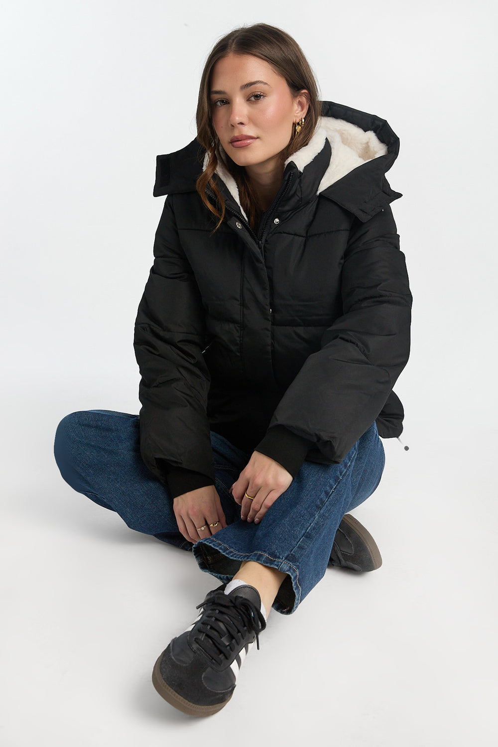 Manteau matelassé mi-long doublé de fausse fourrure Manteau matelassé mi-long doublé de fausse fourrure