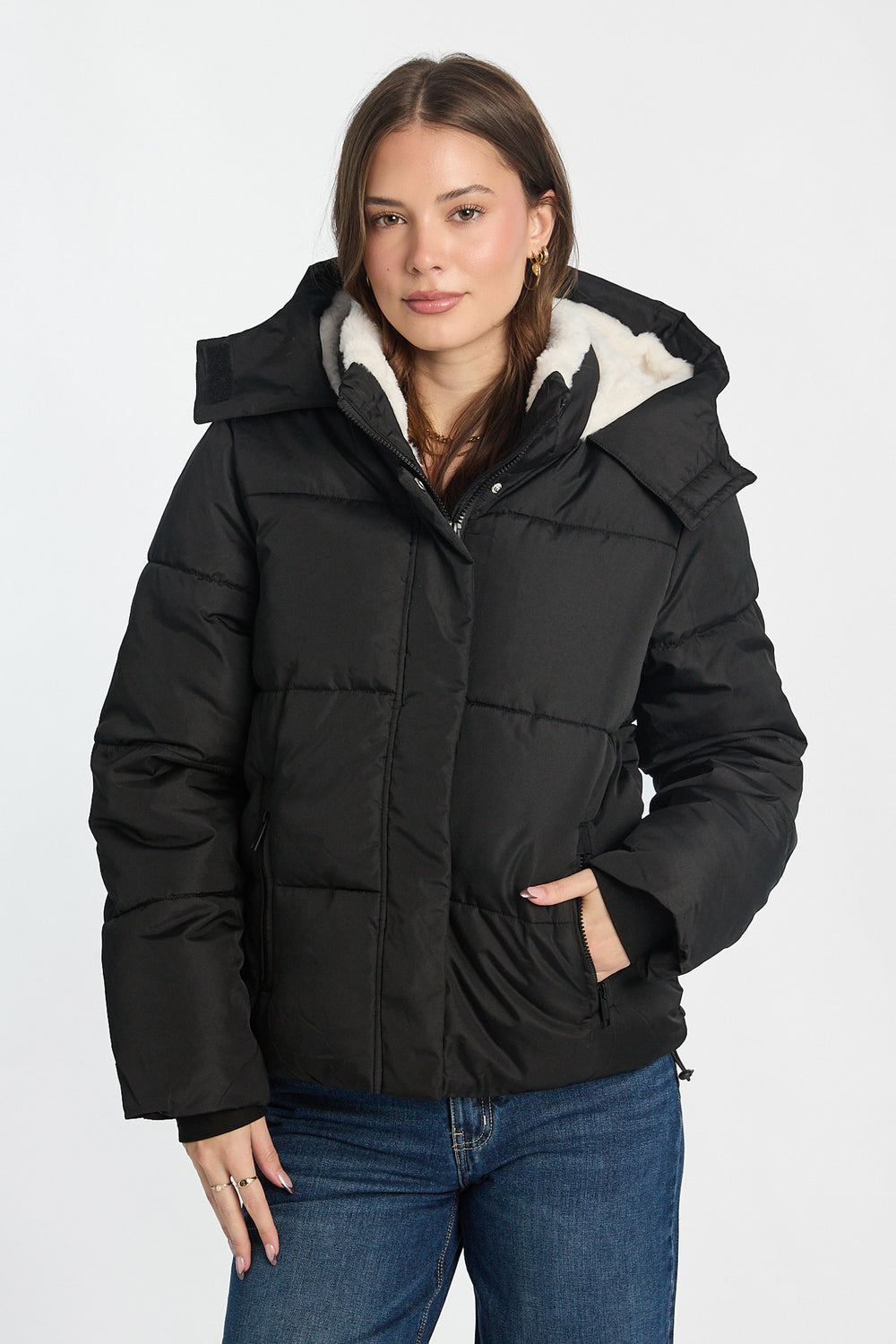 Manteau matelassé mi-long doublé de fausse fourrure Manteau matelassé mi-long doublé de fausse fourrure