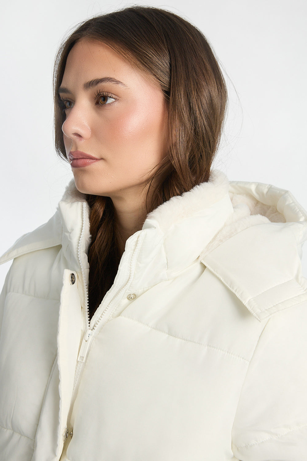 Manteau matelassé mi-long doublé de fausse fourrure Manteau matelassé mi-long doublé de fausse fourrure