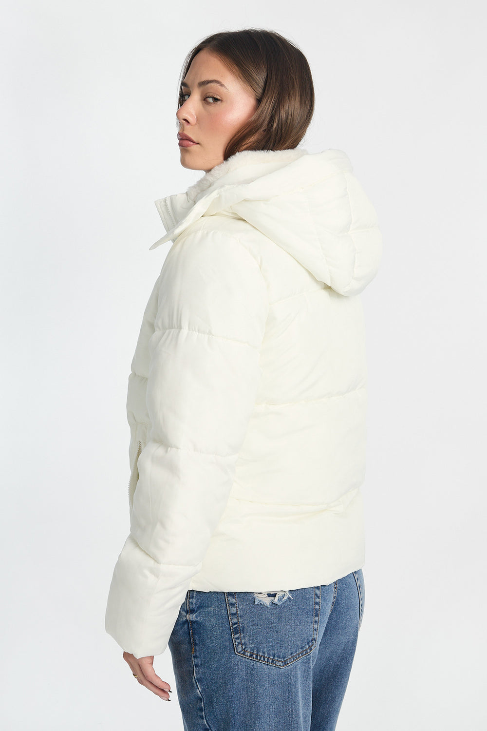 Manteau matelassé mi-long doublé de fausse fourrure Manteau matelassé mi-long doublé de fausse fourrure