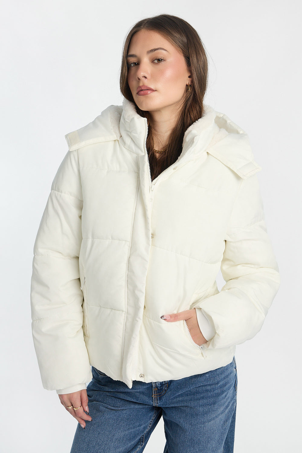 Manteau matelassé mi-long doublé de fausse fourrure Manteau matelassé mi-long doublé de fausse fourrure