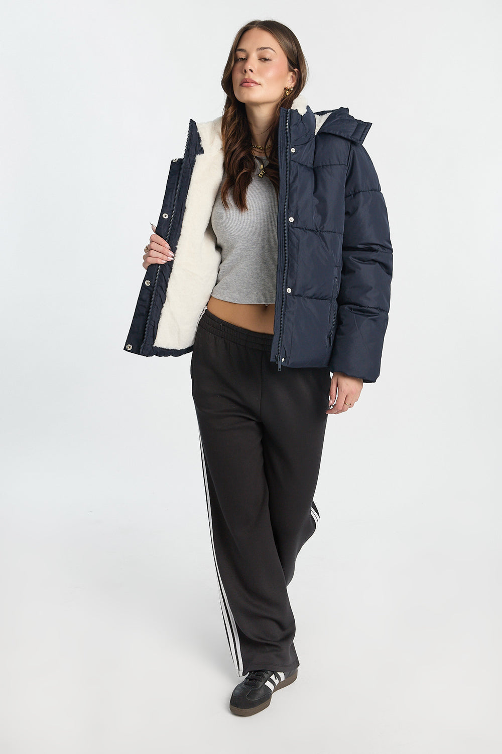 Manteau matelassé mi-long doublé de fausse fourrure Manteau matelassé mi-long doublé de fausse fourrure