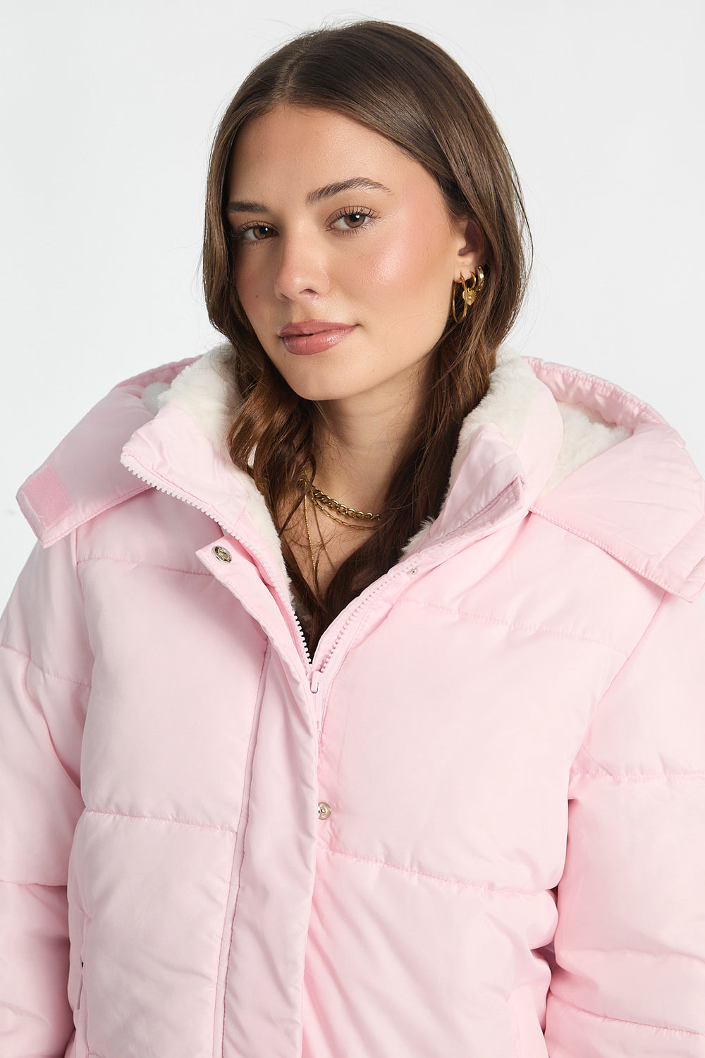 Manteau matelassé mi-long doublé de fausse fourrure Manteau matelassé mi-long doublé de fausse fourrure