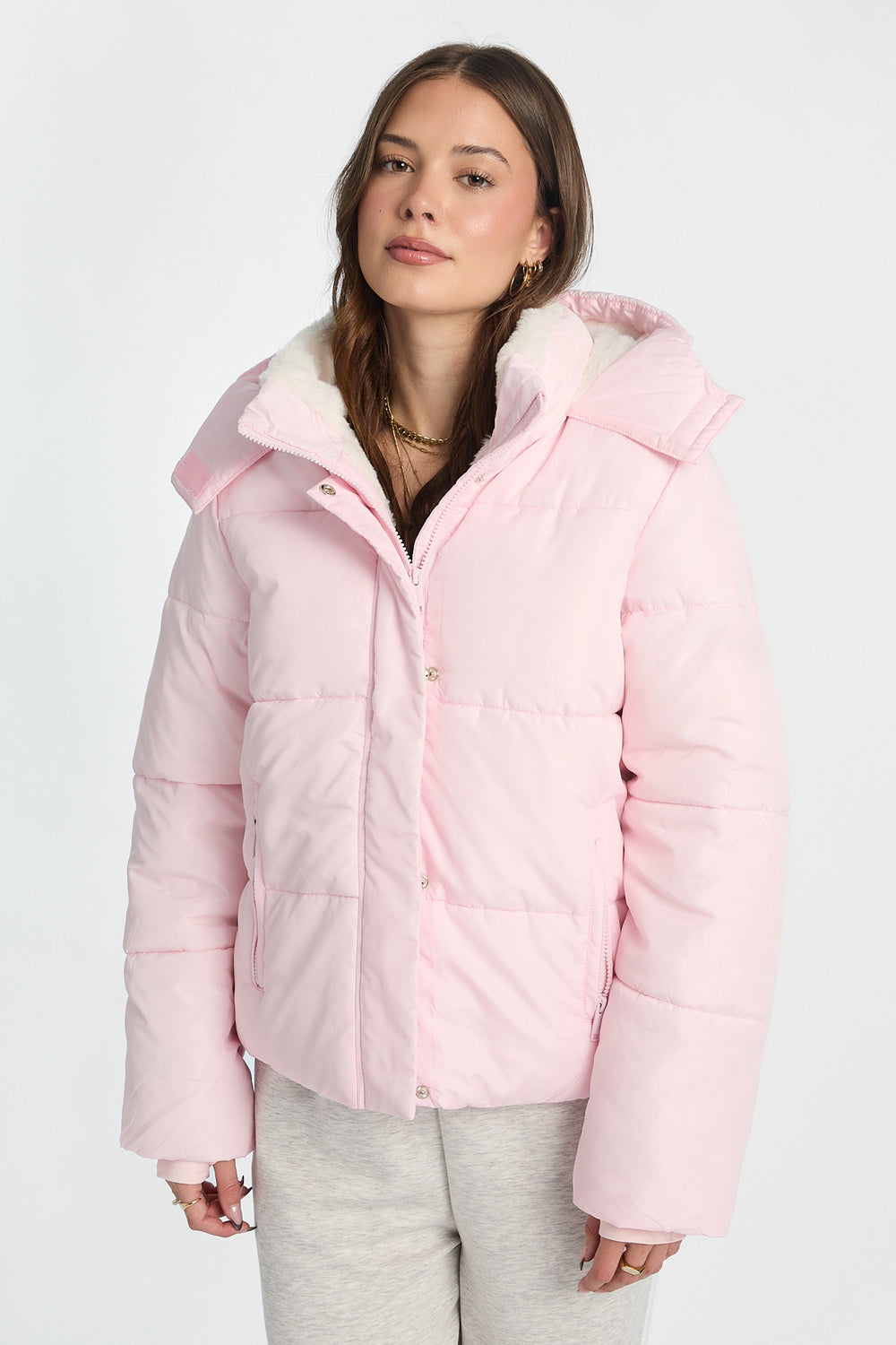 Manteau matelassé mi-long doublé de fausse fourrure Manteau matelassé mi-long doublé de fausse fourrure