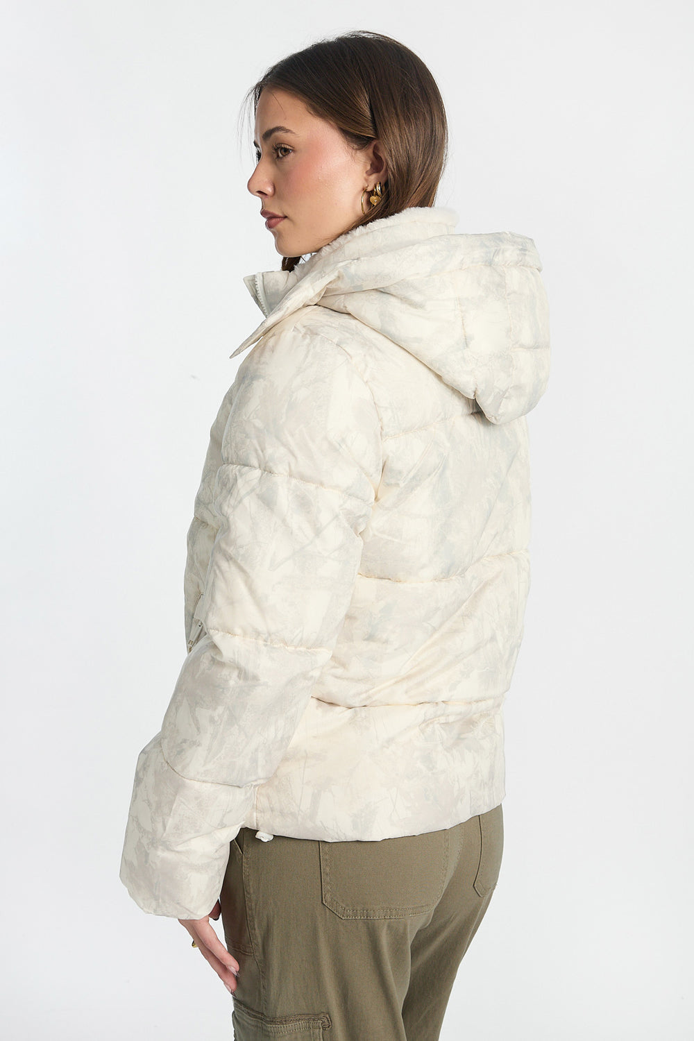 Manteau matelassé mi-long doublé de fausse fourrure Manteau matelassé mi-long doublé de fausse fourrure