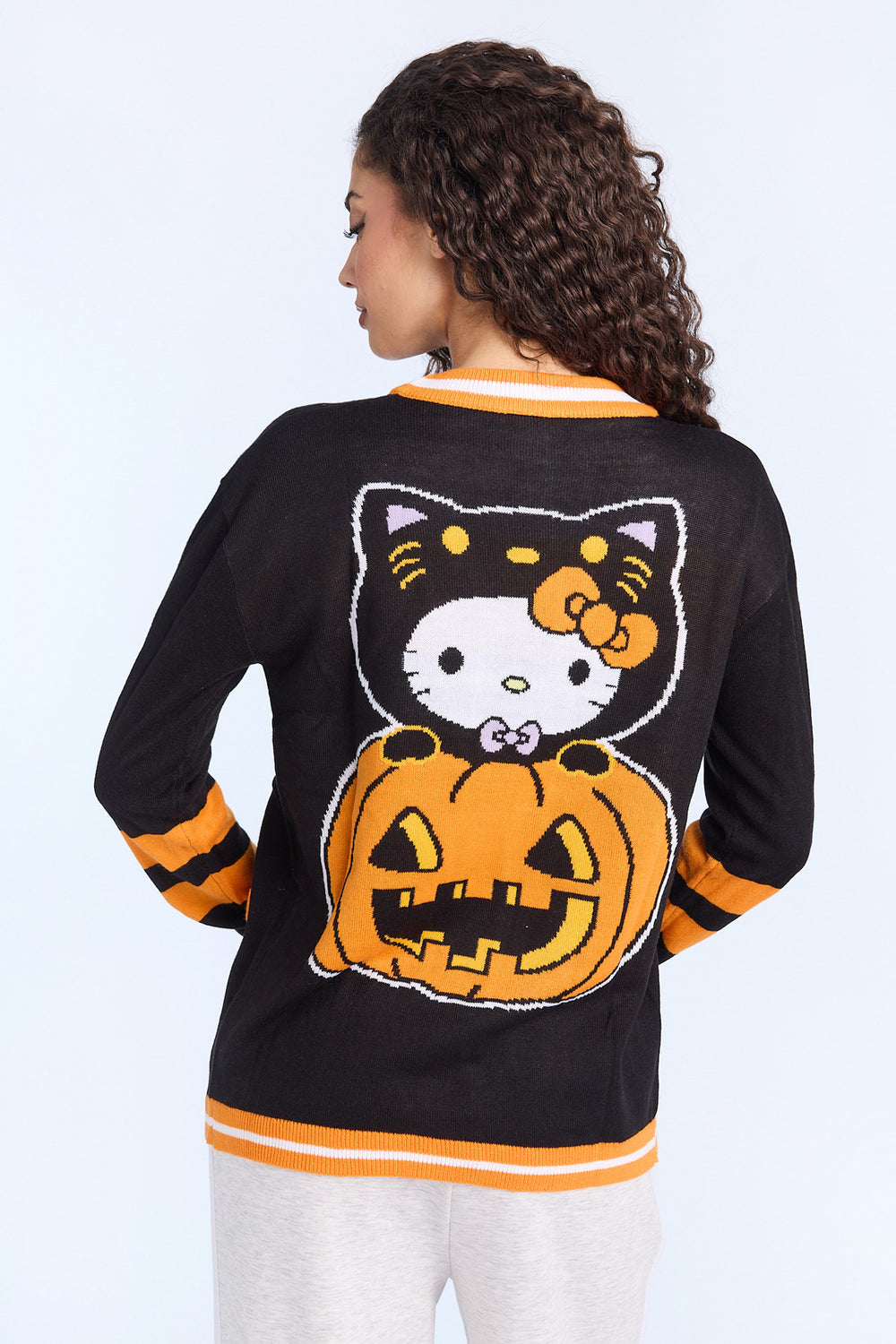 Cardigan à boutons Hello Kitty d'Halloween Cardigan à boutons Hello Kitty d'Halloween